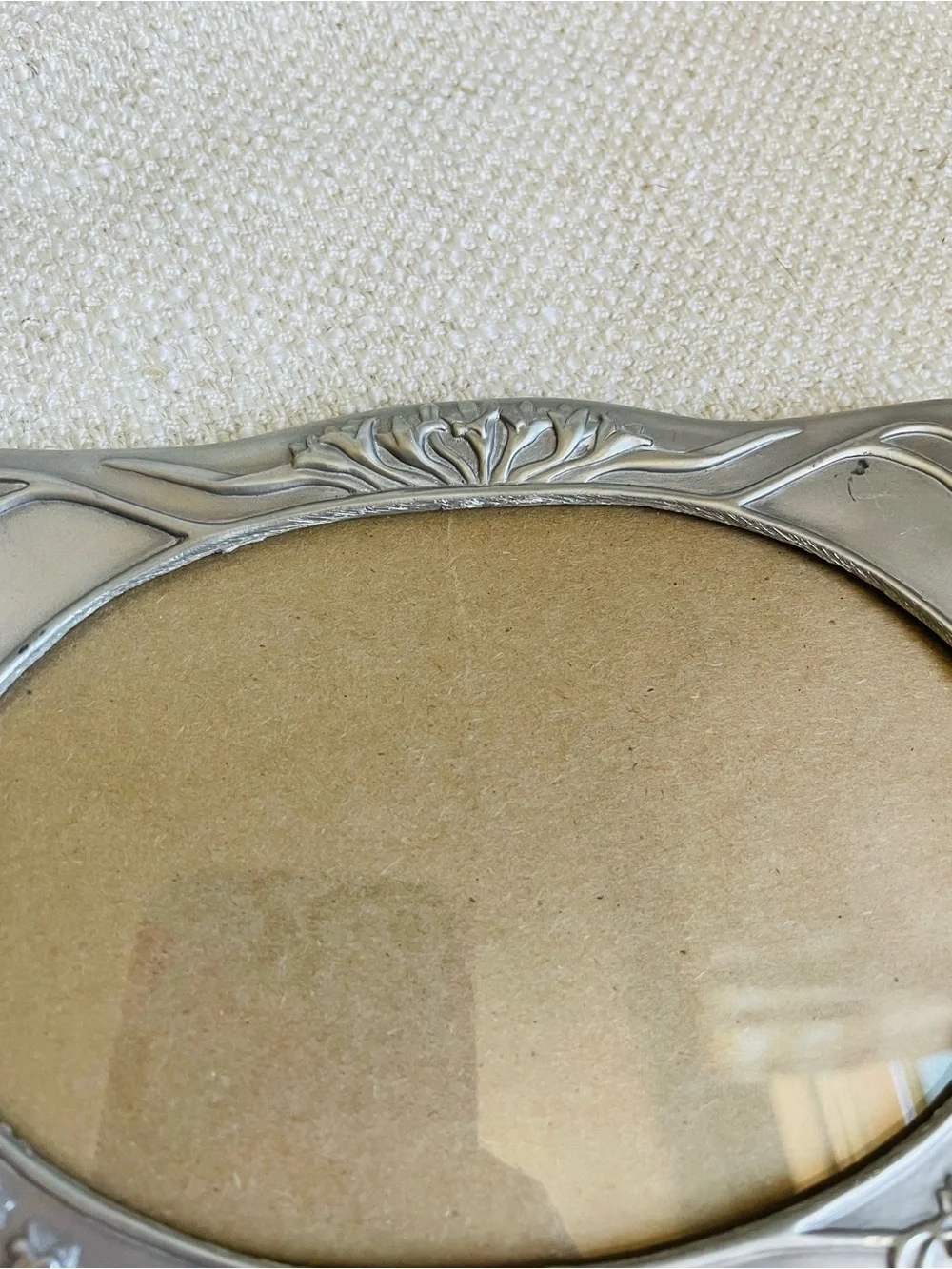 Vintage Pewter Silver-Tone Oval Photo Frame with Floral Accents